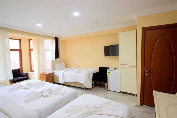 Room 10 of 14