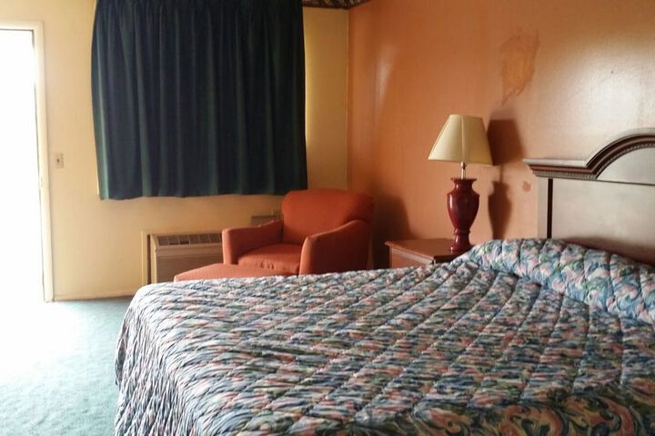 Room 2 of 8