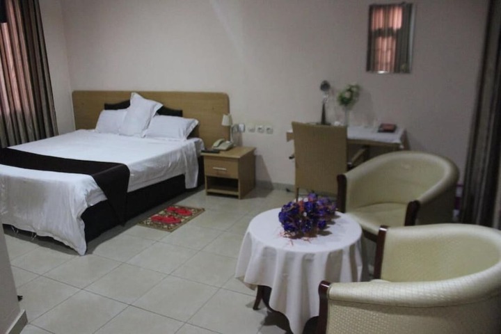 Room 10 of 43