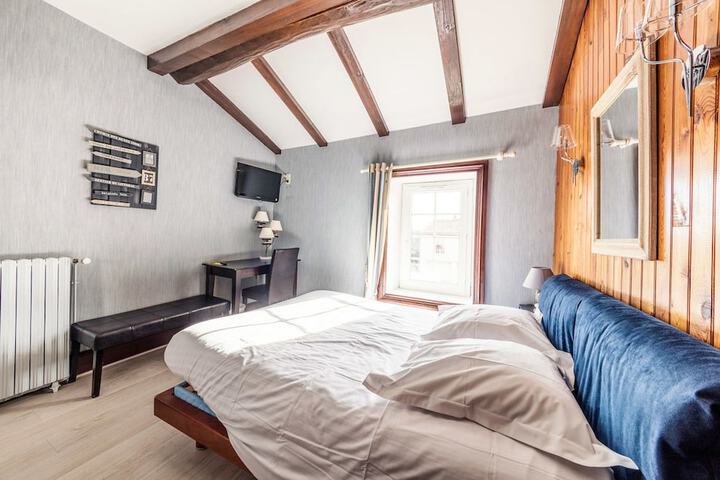 Room 2 of 40