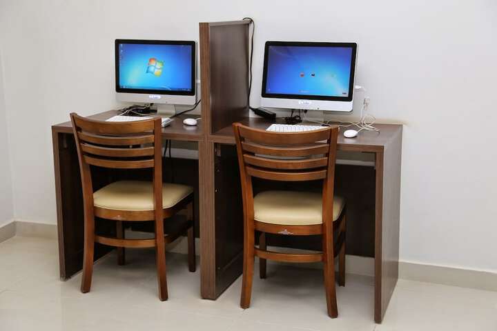 Business Center 36 of 38