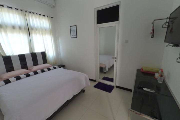 Room 11 of 24