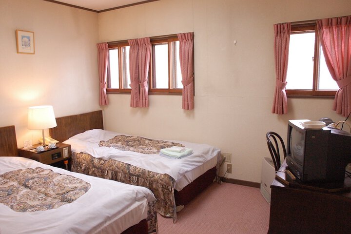 Room 12 of 40