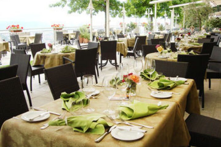Dining 44 of 74