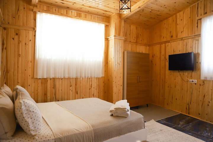 Room 5 of 52