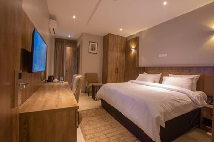 Room 8 of 24
