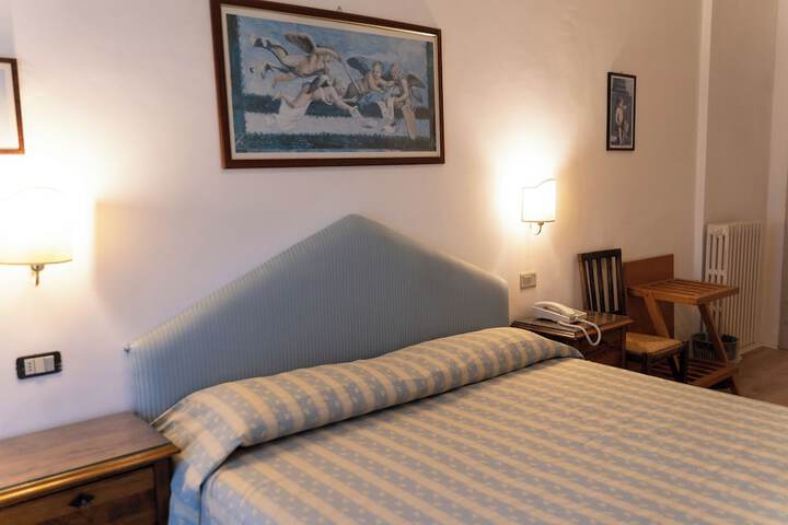 Room 26 of 141