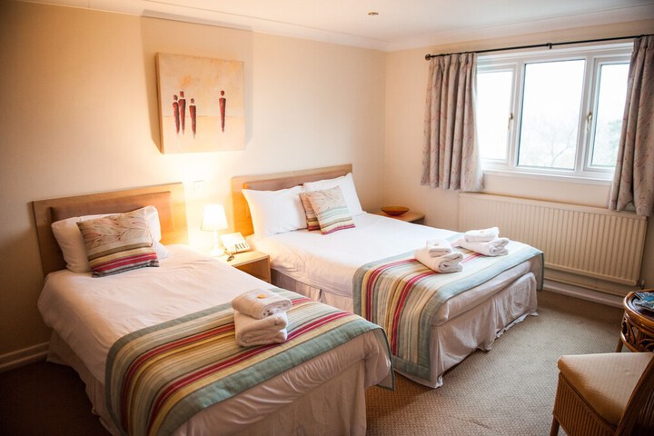 Room 3 of 12
