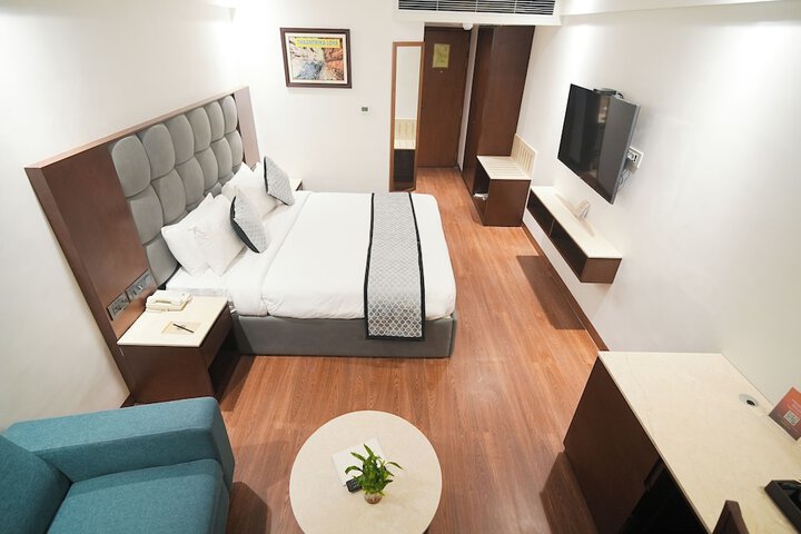 Room 32 of 85