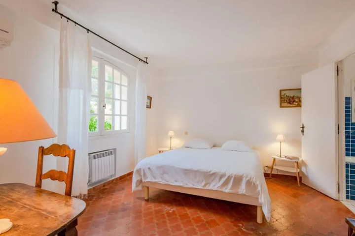 Room 5 of 15