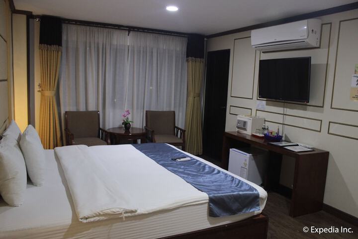 Room 9 of 98