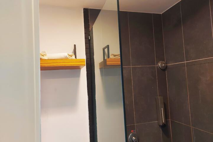 Room 17 of 28