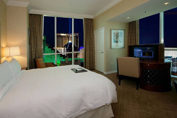 Room 26 of 103