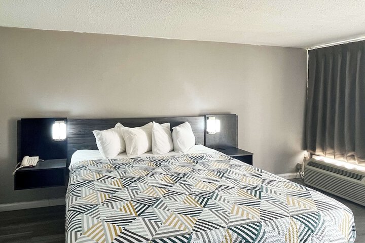 Room 8 of 12