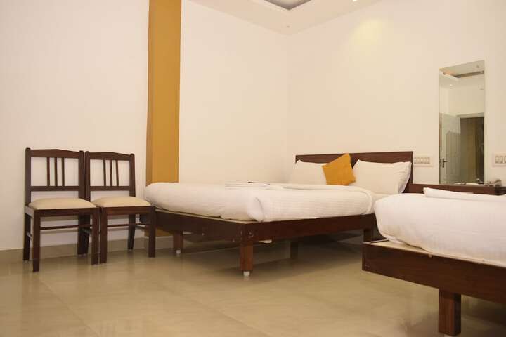 Room 9 of 13