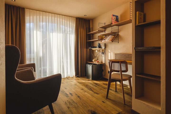 Room 33 of 90