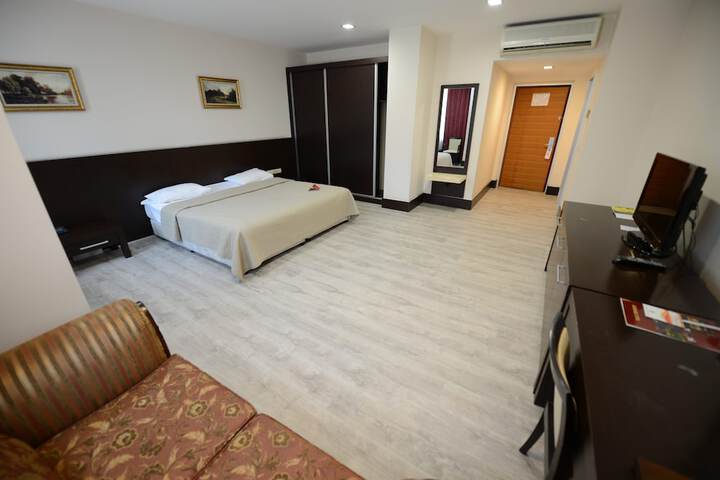 Room 11 of 48