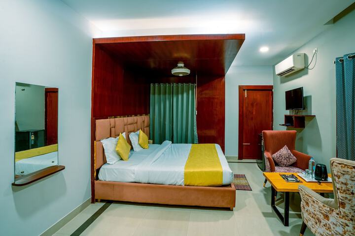Room 7 of 13