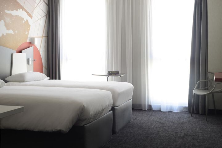 Room 70 of 143