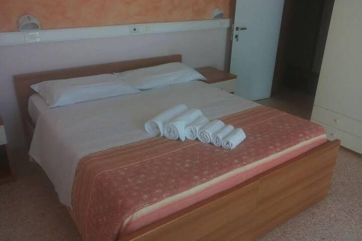 Room 8 of 8