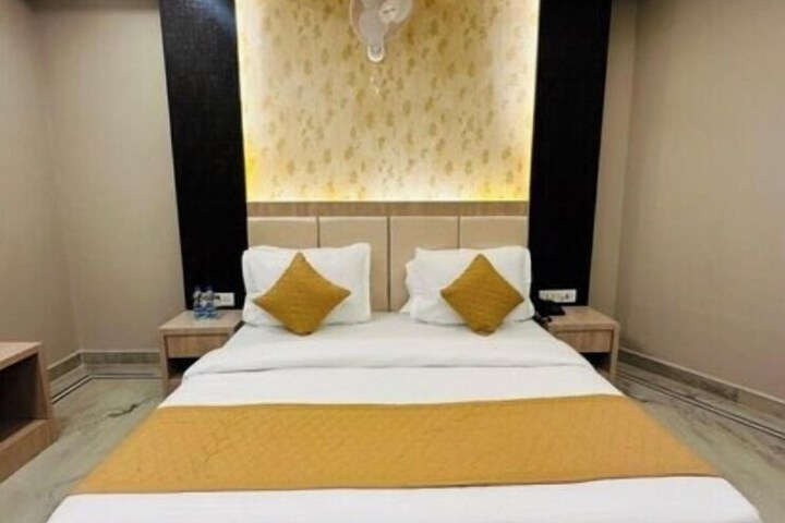 Room 7 of 13
