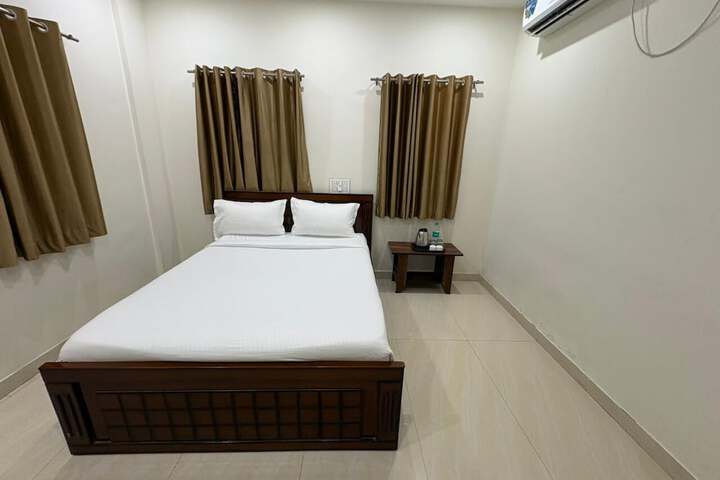 Room 6 of 9