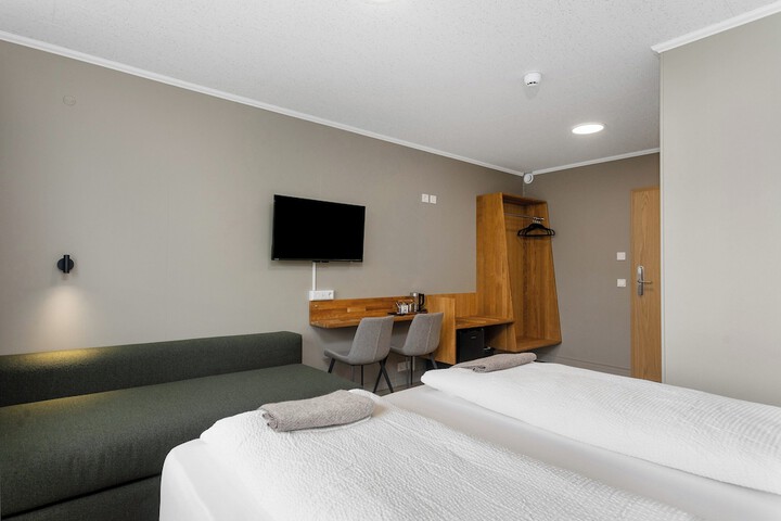 Room 9 of 49
