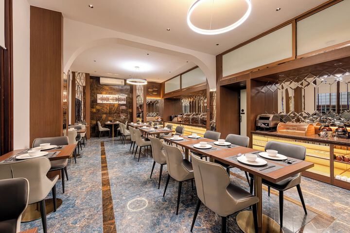 Dining 72 of 91