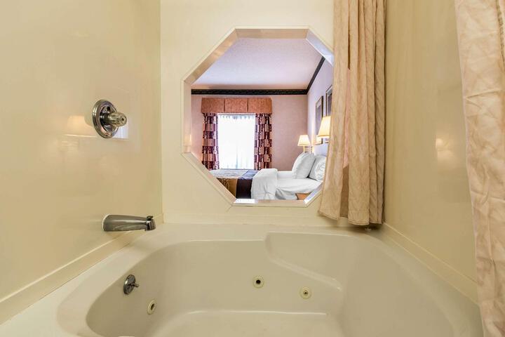1 King Bed (3 of 6)