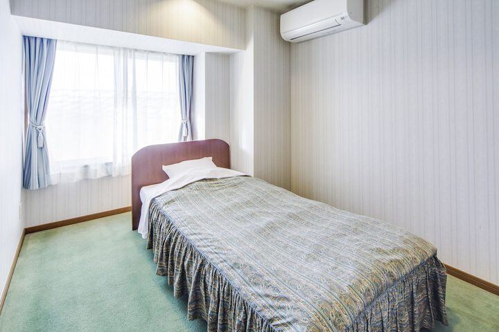 Room 4 of 49
