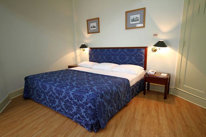 Room 52 of 156