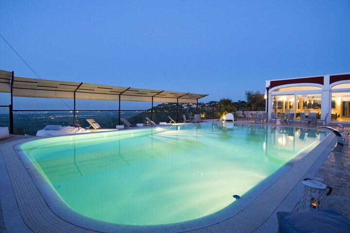 Hotel Pool