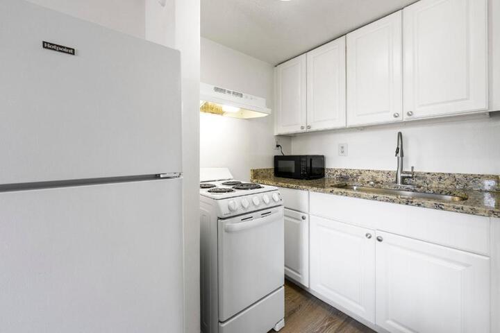Deluxe Studio 2 Double Beds Kitchenette (10 of 14)