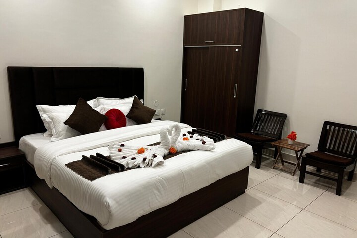 Room 4 of 35