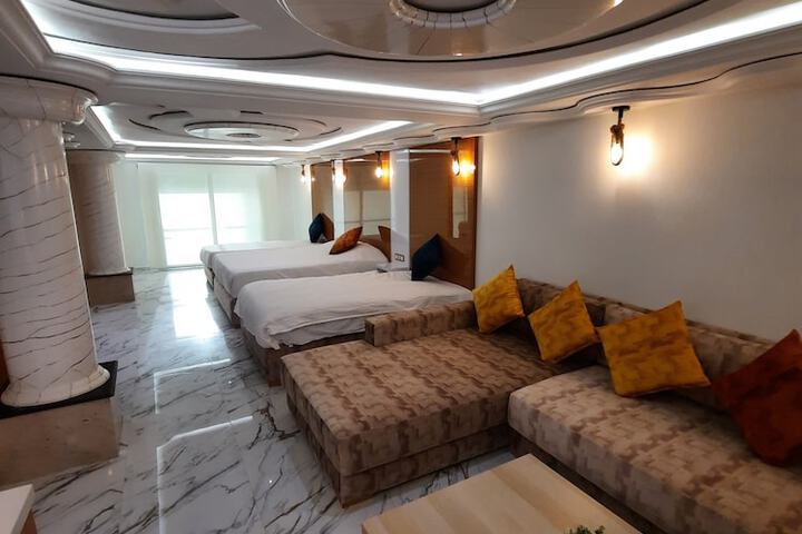 Room 15 of 28