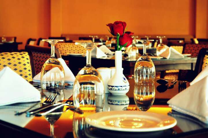 Dining 40 of 65