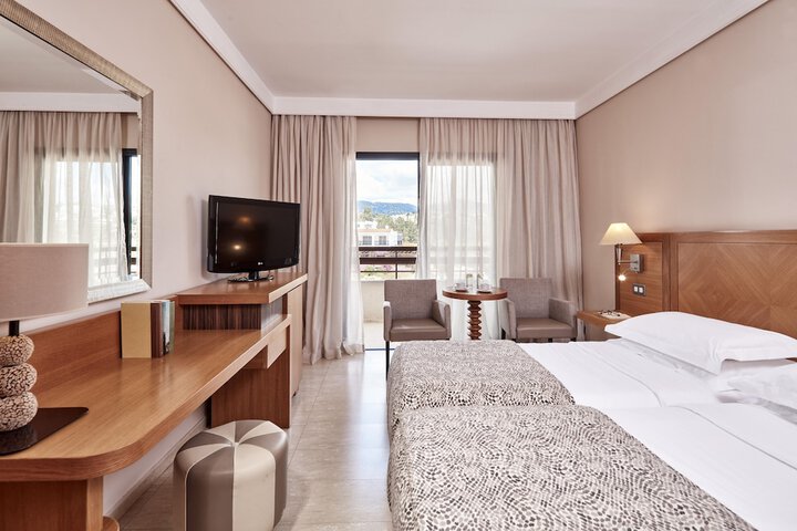 Room 3 of 34