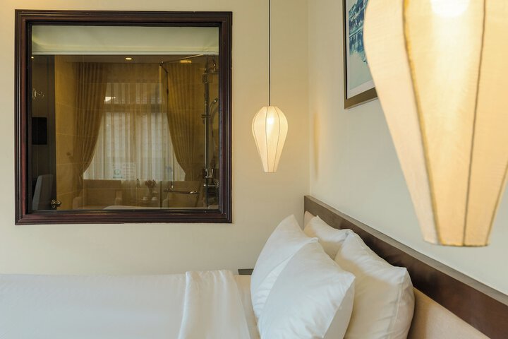 Room 12 of 73