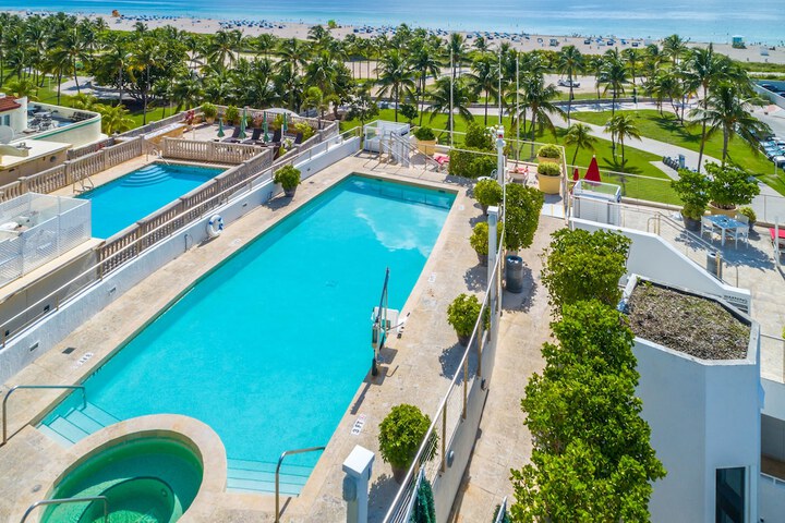 Rooftop pool