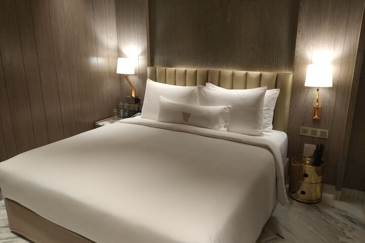 Room 12 of 43