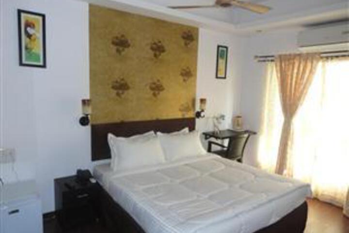 Room 2 of 5