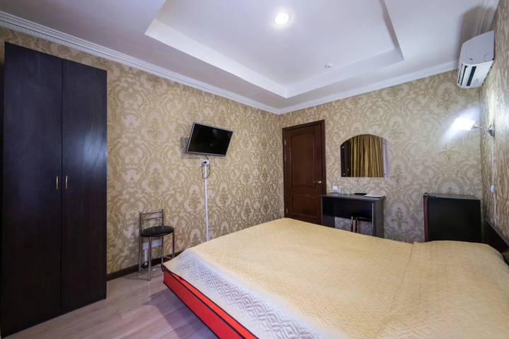 Room 14 of 22