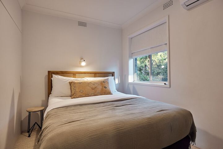 Room 2 of 77