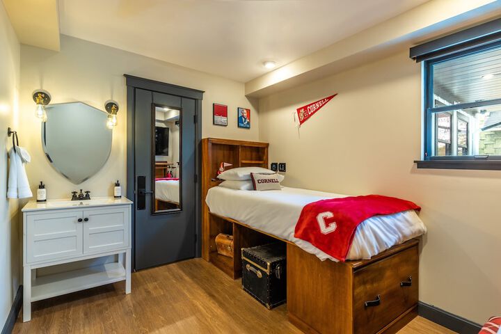 Room 10 of 31