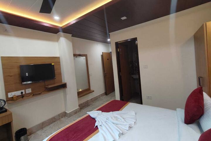 Room 33 of 73