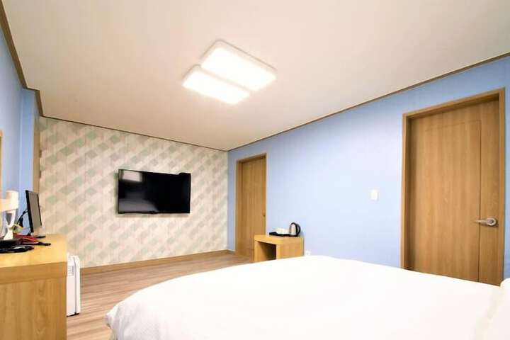 Room 30 of 42