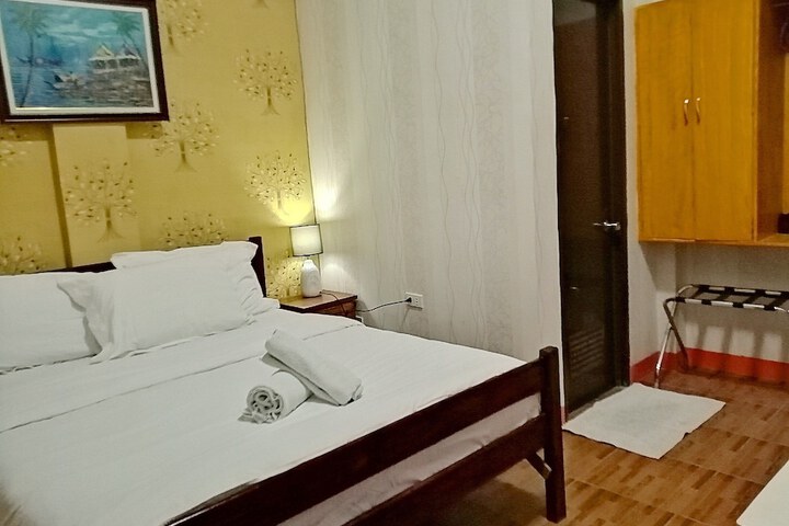 Room 5 of 8