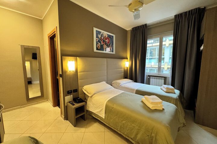 Room 19 of 37