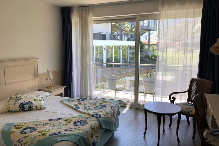 Room 9 of 50