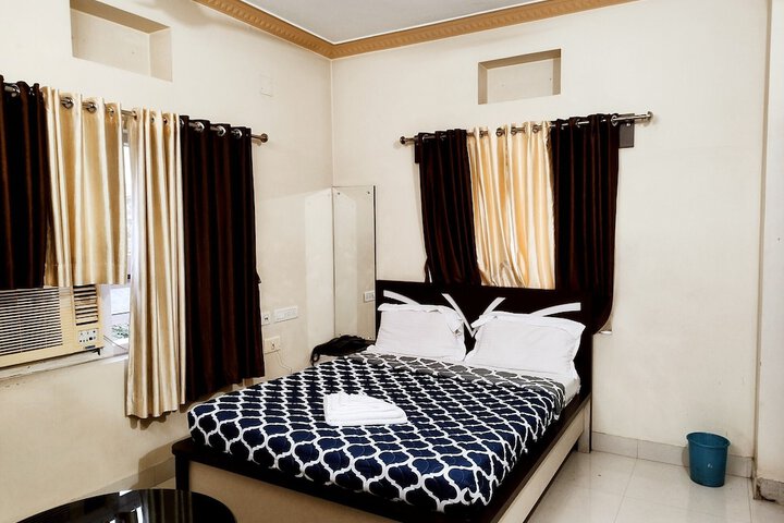 Room 10 of 16